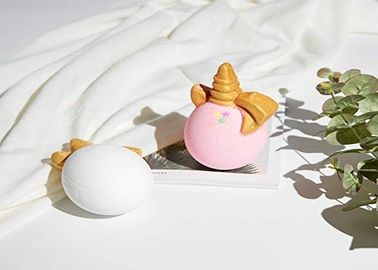 Cô gái trẻ em tắm Fizz Balls với đồ chơi Squishy Unicorn bất ngờ bên trong cho món quà sinh nhật Trứng khổng lồ 8.2Oz